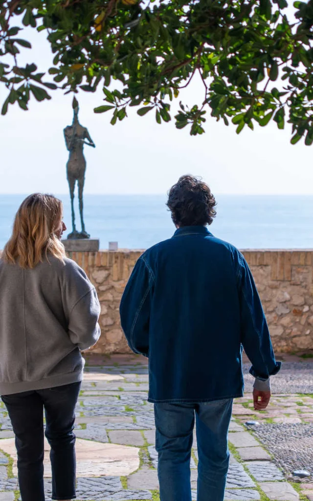 Couple sur la terrasse du Musée Picasso d'Antibes