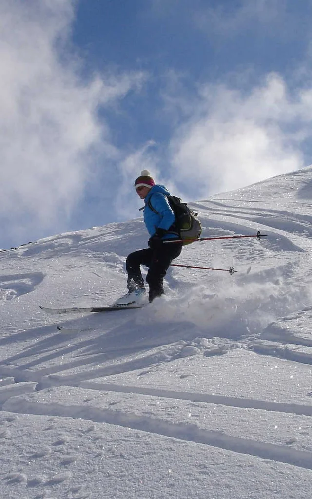 Skieur dans les Alpes du Sud