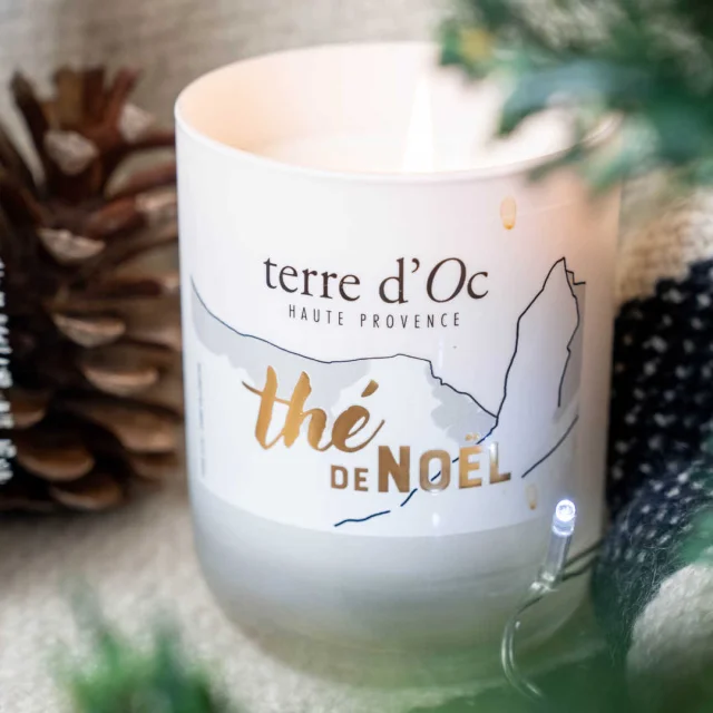 Bougie blanche au parfum Thé de Noël de terre d'Oc