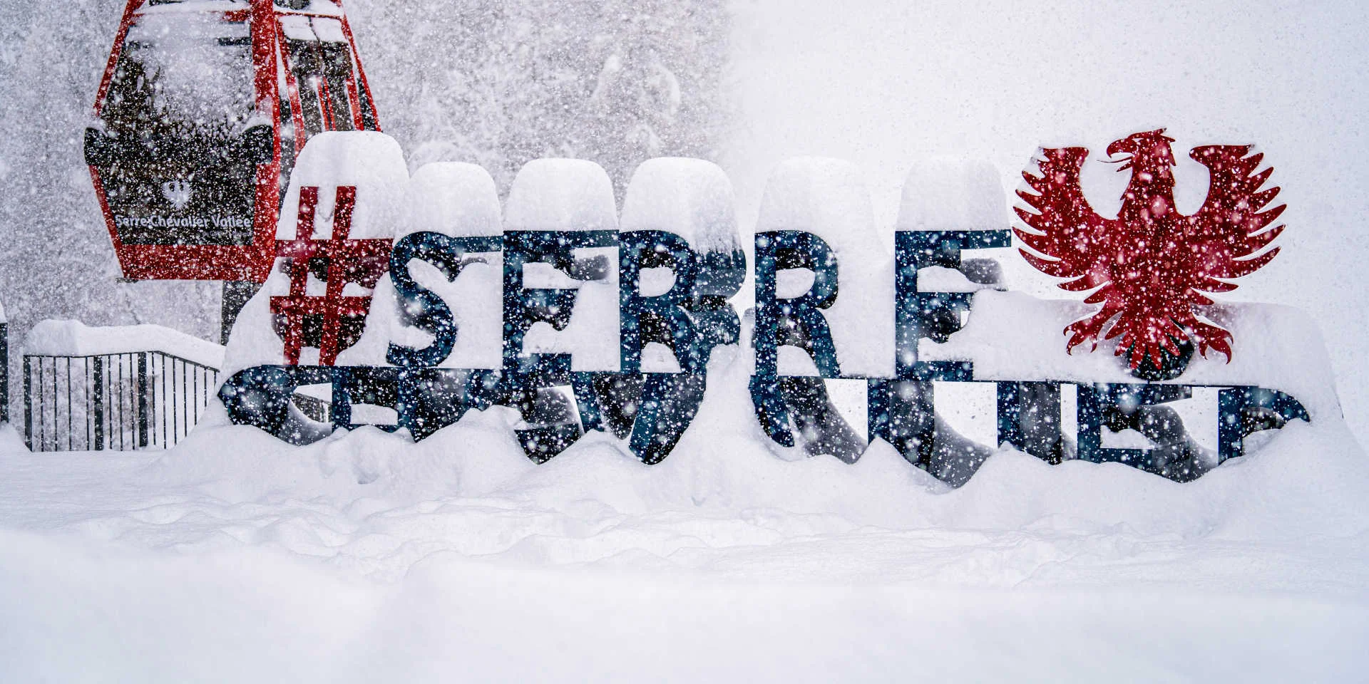 Schneefall auf dem Logo von Serre Chevalier