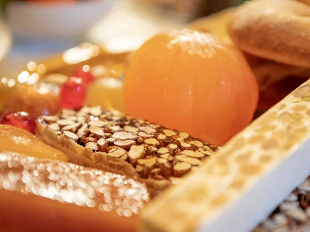Nougat, fruits confits et autres desserts provençaux