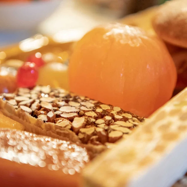 Nougat, fruits confits et autres desserts provençaux