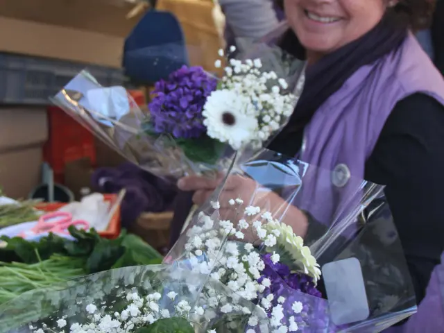 Gärtnerin beim Fête des Violettes in Tourrettes-sur-Loup