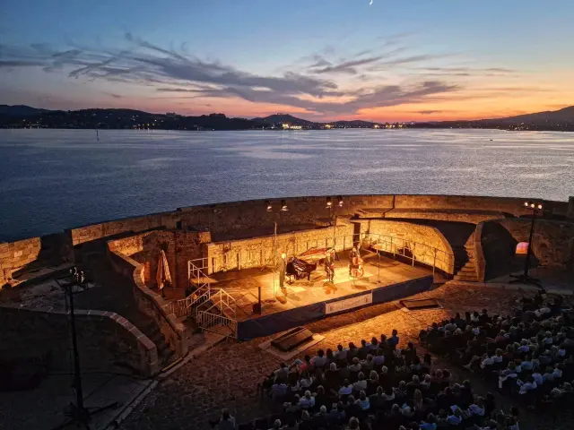 Open-Air-Konzert am Meer beim Musikfestival von Toulon und Umgebung