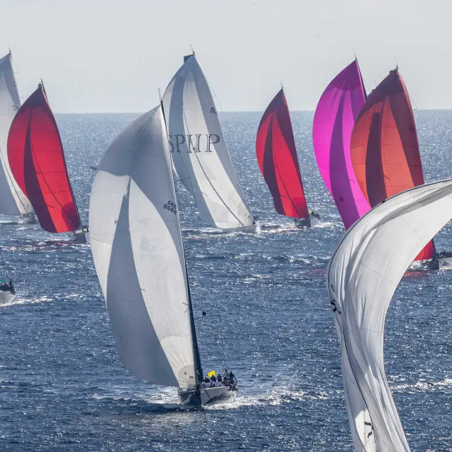 Régate dans le golfe de Saint-Tropez pour les Voiles de Saint-Tropez